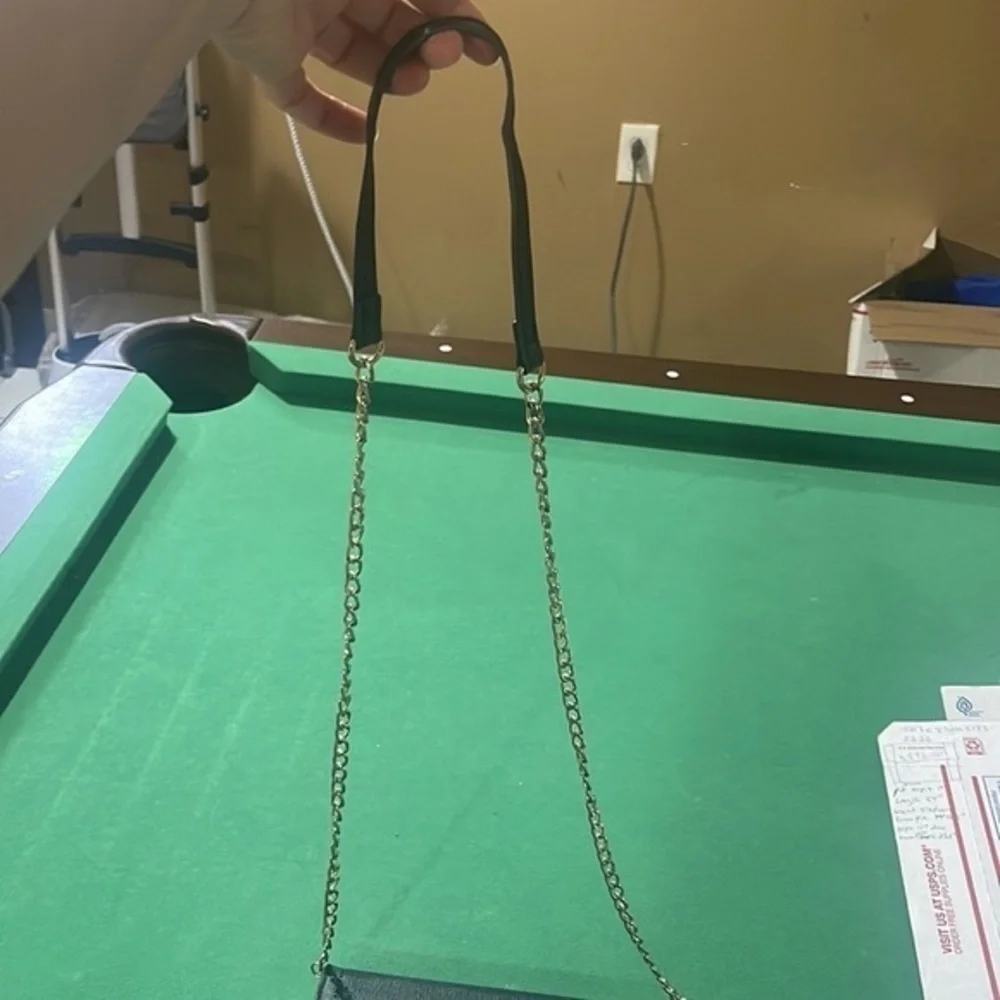 Bebe Ladies Shoukder Purse With Plenty Of‎ Pockets Like New Condition